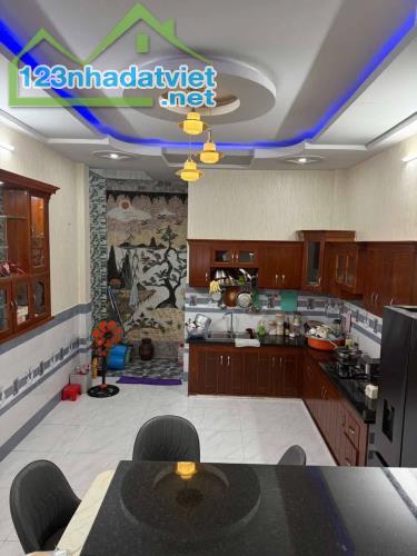 SIÊU PHẨM NHÀ PHỐ, 90M2- 4 TẦNG-HUỲNH THỊ HAI, QUẬN 12- Ô TÔ NGỦ TRONG NHÀ, CHỈ NHỈNH 5 TỶ - 2