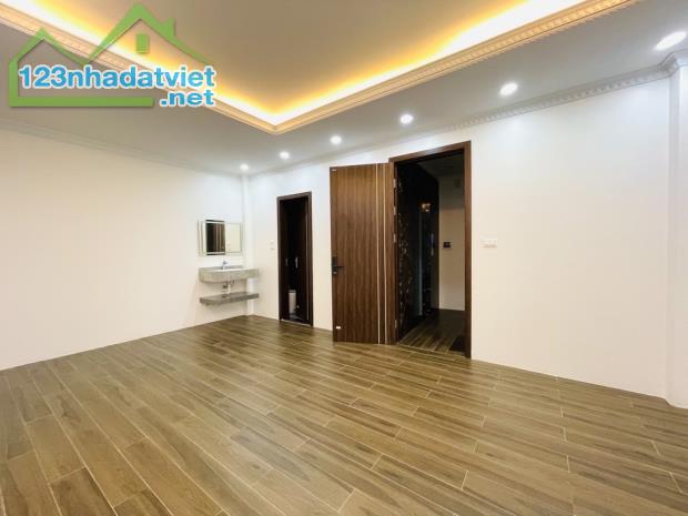 Bán nhà hoàng mai, ngõ nông gần các tiện ích - 1