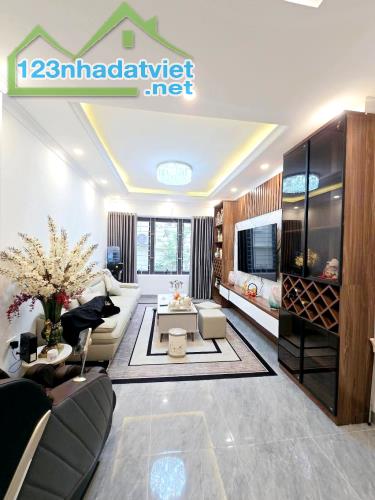Chỉ em Quang Anh Có, Nhà Tây Hồ, Gần 2 Cụ Rồng, Phân Lô Oto, Gần Phố, 6 Tầng Ở Ngay, 12 Tỷ