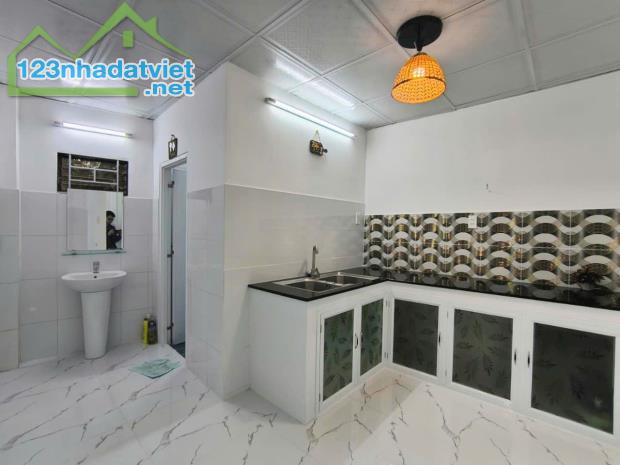 NHÀ BÁN NGUYỄN KIỆM GV - GIÁP BV 175 & 5 PHÚT RA SÂN BAY TSN - DT 55M² - 2 TẦNG HƠN 5 TỶ - 3