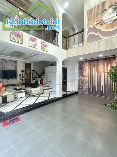 BÁN BIỆT THỰ MINI NGANG 8M – 60M2 - FULL NỘI THẤT – CHỈ 7.9 TỶ!
Vị trí cực đẹp – Phạm - 4