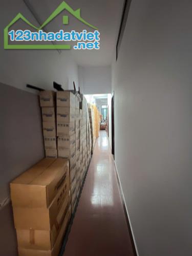 Quận 12 Bán Nhà Sát Mặt Tiền - Giáp Tân Bình - Xe Hơi Đậu Trong Nhà - Gần 100m2 - Ngang 4. - 1