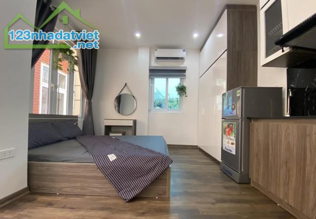 Bán tòa CHDV Cao Cấp - Lạc Long Quân - 76m2 x 8T Lô Góc - Thang máy - Oto đỗ cửa - 2