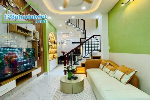 Bán nhà hẻm, Quang Trung, Gò Vấp, 27 m² (3m x 9m), 3 tầng - Giá 4.2 tỷ TL - 5