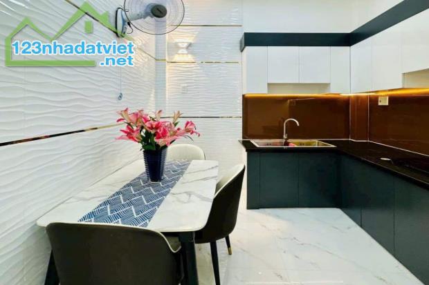 Bán nhà hẻm, Quang Trung, Gò Vấp, 27 m² (3m x 9m), 3 tầng - Giá 4.2 tỷ TL - 2