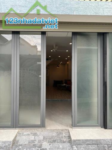 NHÀ ĐẸP 3TẦNG - HẺM XE HƠI - CHO THUÊ 12TR/THÁNG - GẦN MẶT TIỀN Q2. GIÁ NHỈNH 6 TỶ