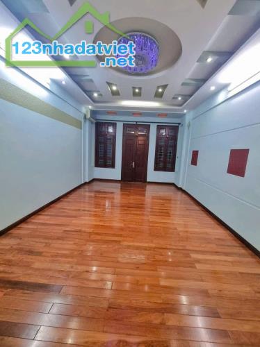 HOÀNG QUỐC VIỆT -CẦU GIẤY, BÁN NHÀ 5 TẦNG, 60M2,Ô TÔ ĐỖ CỬA NGÀY ĐÊM, 2 MẶT NGÕ - 1