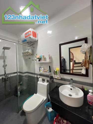 BÁN NHÀ 5 TẦNG NỘI THẤT ĐẸP, PHÂN LÔ ĐƯỜNG Ô TÔ THÔNG, KD VĂN PHÒNG, GẦN ĐỀN LỪ - HOANG MA