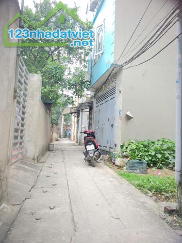 Bán đất Yên Nghĩa,Hà Đông 33m2,ngõ 2.4m,oto đỗ gần,giá chỉ 2.3 tỷ.