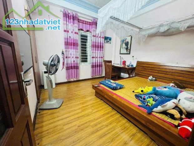 Bán nhà nguyên căn Khương Đình, quận Thanh Xuân 40m x 4T giá 6.8 tỷ, an ninh tốt - 2