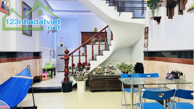 NHÀ LK 4-5 GẦN TRƯỜNG KIM ĐỒNG -HẺM XE HƠI THÔNG - 48M2 (4x12)- 3 PN ĐÚC THẬT. CHỈ 3 TỶ XX