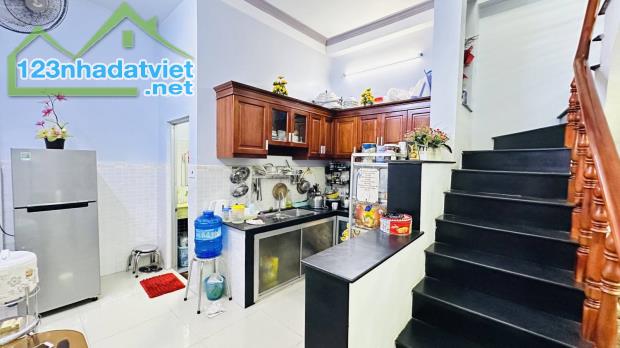 NHÀ LK 4-5 GẦN TRƯỜNG KIM ĐỒNG -HẺM XE HƠI THÔNG - 48M2 (4x12)- 3 PN ĐÚC THẬT. CHỈ 3 TỶ XX - 2
