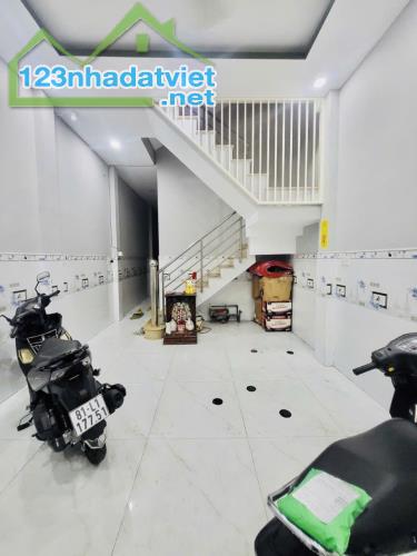Ngộp khuông Việt - Đầm Sen Q11 - 4x18m2 - HXH tránh KD - 3 tầng - 4