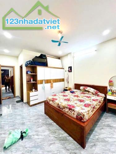 Ngộp khuông Việt - Đầm Sen Q11 - 4x18m2 - HXH tránh KD - 3 tầng - 2
