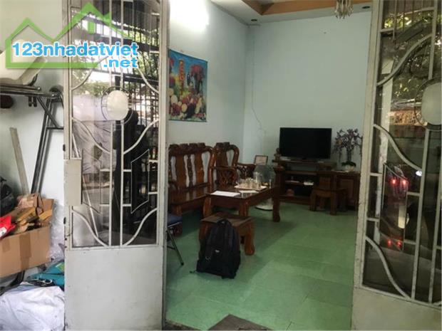 tân chánh hiệp q12 -chủ cần bán gấp- DT 67m2 - hẻm lớn 5m2 xe hơi vào nhà - 3 phòng ngủ- - 1