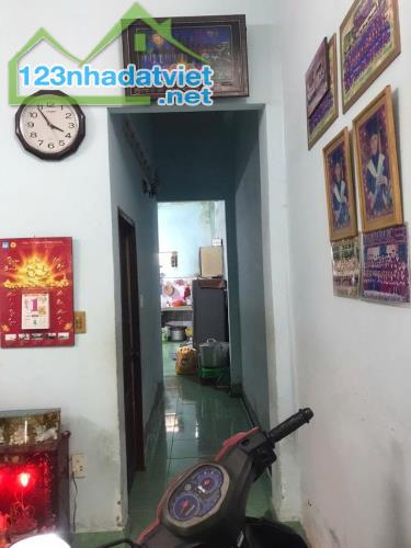 tân chánh hiệp q12 -chủ cần bán gấp- DT 67m2 - hẻm lớn 5m2 xe hơi vào nhà - 3 phòng ngủ- - 2
