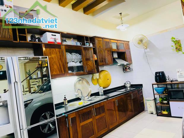 Bán Nhà Mặt phố Quảng An – 80m² – Kinh Doanh Đỉnh – Giá 30.2 Tỷ! - 1