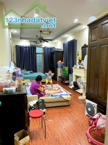 Bán Nhà Mặt phố Quảng An – 80m² – Kinh Doanh Đỉnh – Giá 30.2 Tỷ! - 2