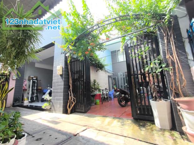 Bán Nhà Trung Chánh,Vạn Hạnh,120m2, 2 Tầng Thiết kế Hiện Đại, ngang đẹp 10m