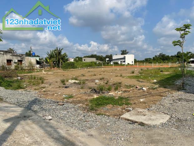 BÁN ĐẤT ĐẸP ĐT 824 GẦN KHU CÁNH ĐỒNG DIỀU 2 ĐỨC HÒA, LONG AN, GIÁ RẺ