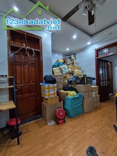 Kim Giang, (Vành đai 3), bán đất tặng nhà 4 tầng, dt 100m2, 4 tầng, MT 5.2m. Giá 17.5 tỷ. - 2