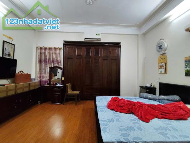 Kim Giang, (Vành đai 3), bán đất tặng nhà 4 tầng, dt 100m2, 4 tầng, MT 5.2m. Giá 17.5 tỷ. - 1