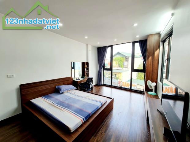 BÁN NHÀ MẶT PHỐ ĐỐNG ĐA, 5 TẦNG THANG MÁY, VỈA HÈ SIÊU RỘNG, Ô TÔ DỪNG ĐỖ, KINH DOANH. - 1