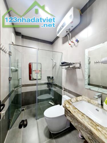 BÁN NHÀ MẶT PHỐ ĐỐNG ĐA, 5 TẦNG THANG MÁY, VỈA HÈ SIÊU RỘNG, Ô TÔ DỪNG ĐỖ, KINH DOANH. - 5