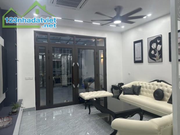 NHÀ 4 TẦNG ĐẸP LỘNG LẪY NỘI THẤT XỊN SÒ-  KINH DOANH - OTO TRÁNH- TƯƠNG LAI VIEW HỒ CẦU TH