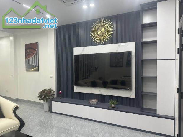 NHÀ 4 TẦNG ĐẸP LỘNG LẪY NỘI THẤT XỊN SÒ-  KINH DOANH - OTO TRÁNH- TƯƠNG LAI VIEW HỒ CẦU TH - 3