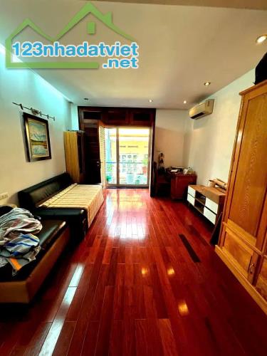BÁN NHÀ ÂU CƠ. TÂY HỒ. 42M2 5 TẦNG MT 4M GIÁ 10 TỶ- NGÕ THÔNG CÁC NGẢ - RẤT GẦN Ô TÔ - - 3