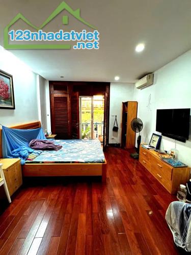 BÁN NHÀ ÂU CƠ. TÂY HỒ. 42M2 5 TẦNG MT 4M GIÁ 10 TỶ- NGÕ THÔNG CÁC NGẢ - RẤT GẦN Ô TÔ - - 1