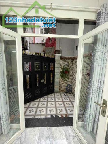 Bán nhà hẻm  Đoàn Văn Bơ, phường 9, Quận 4 (vị trí đẹp)