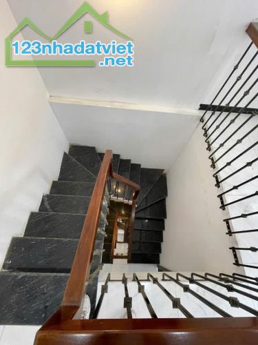 BÁN NHÀ THỤY KHUÊ 40M2X5 TẦNG - 50M RA MẶT PHỐ - CỬA NHÀ 3 GÁC TRÁNH - NHÀ ĐẸP Ở NGAY - 5