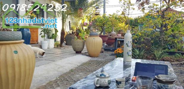 Bán căn nhà khu vườn cấp 4 tại Q.2, bình trưng đông, 240m2