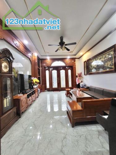 🌴 Vị trí đỉnh, nhà đẹp, diện tích lớn - 3 tầng, 145mv, ngang 6,3m - Hoàn công đủ. - 5