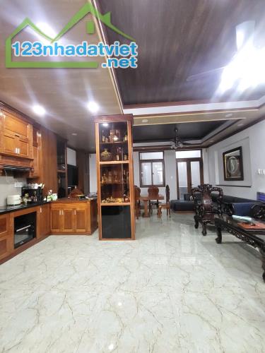 🌴 Vị trí đỉnh, nhà đẹp, diện tích lớn - 3 tầng, 145mv, ngang 6,3m - Hoàn công đủ. - 4