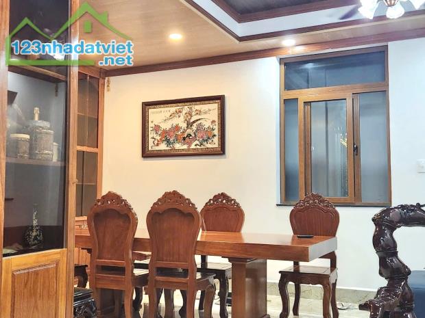 🌴 Vị trí đỉnh, nhà đẹp, diện tích lớn - 3 tầng, 145mv, ngang 6,3m - Hoàn công đủ. - 3