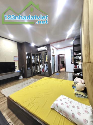 🌴 Vị trí đỉnh, nhà đẹp, diện tích lớn - 3 tầng, 145mv, ngang 6,3m - Hoàn công đủ. - 2