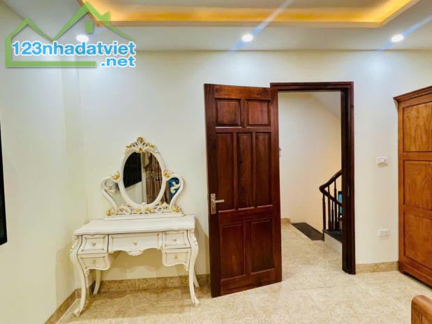 Nhà Đẹp full Nội Thất Trung Tâm Hà TRì bà Triệu Hà Đông 33m 5 tầng giá hơn 6 tỷ