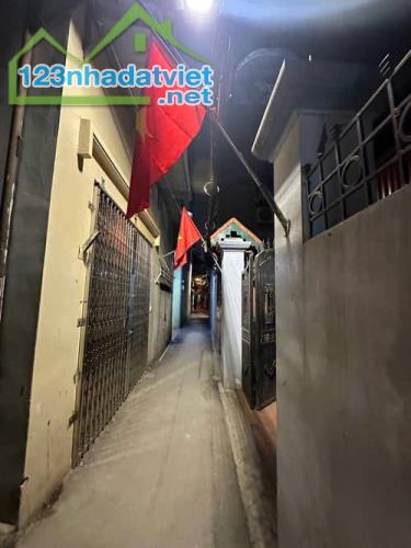 ÂU CƠ - NHÀ SÂN VƯỜN - LÔ GÓC 3 THOÁNG - THOÁNG MÁT QUANH NĂM - YÊN TĨNH - NHIỀU TIỆN ÍCH - 4