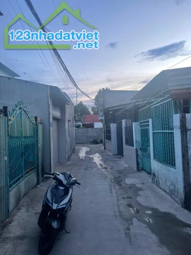 Bán nhà 80m2 sổ riêng thổ cư đường ô tô (P. Quang Vinh) chỉ 2,7 tỉ