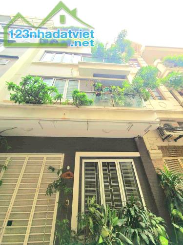 Bán nhà riêng Âu Cơ, Tây Hồ. Ô tô tránh, vào nhà chỉ với 10,8 tỷ, 43m2, 4 tầng