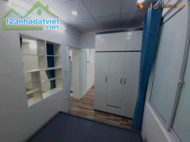 Cho thuê căn hộ Tập thể Tầng 3 Nguyên Hồng, 60m2, 2 ngủ, 1 WC, 8 Triệu ở gia đình