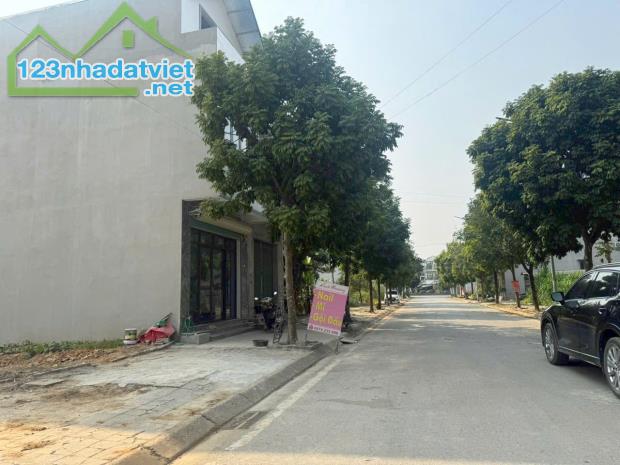CHỈ 3.2 TỶ ĐẤT full THỔ CƯ PHỐ CHỢ LƯƠNG SƠN, KINH DOANH Hoà Bình - 1