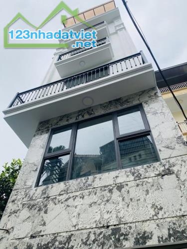 💥 SIÊU PHẨM LONG BIÊN - LÔ GÓC ĐẲNG CẤP - MẶT NGÕ Ô TÔ TRÁNH - 6 TẦNG THANG MÁY - VỪA Ở V