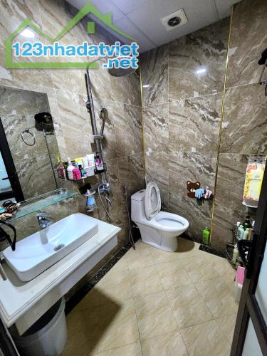 # Hot - Bán Gấp Nhà 31m2, Lạc Long Quân, Vài Bước Ra Hồ Tây, Nhỉnh 7 Đồng
