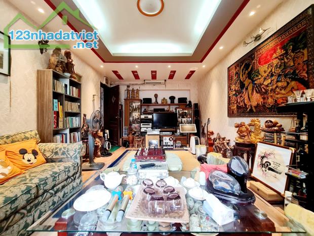 Lô góc Thịnh Quang, ngõ 3 gác,nhà thoáng sáng,72m 3 tầng 5.5m mặt, Giá 11.6 tỷ. 0796193699 - 3