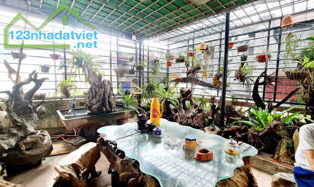Lô góc Thịnh Quang, ngõ 3 gác,nhà thoáng sáng,72m 3 tầng 5.5m mặt, Giá 11.6 tỷ. 0796193699