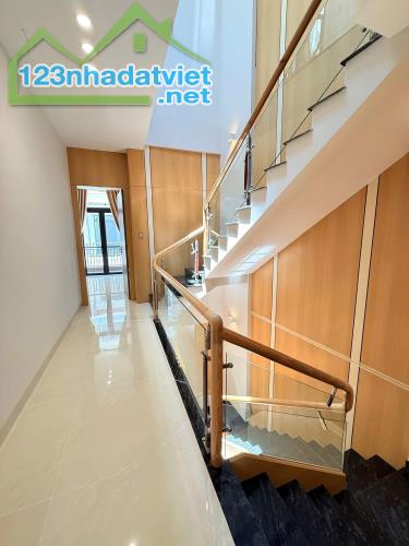 Bán nhà 1 trệt 2 lầu đúc 3 tấm đường Trương Công Định - Phường 7 - Trung Tâm Vũng Tàu